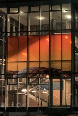 Kunst im öffentlichen Raum: Simone Demandt, GOLDEN an der Stadthalle Göppingen