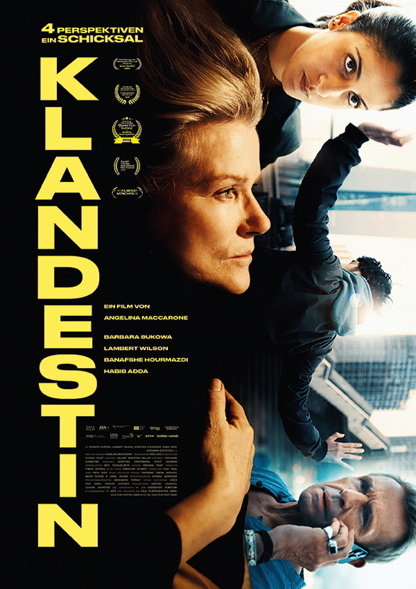 K3 Filmplakat: KLANDESTIN Filmplakat für „Klandestin“ mit vier verschiedenen Porträts, die jeweils einen anderen Charakter zeigen, darunter eine ältere Frau mit ernstem Blick im Zentrum. Der Titel „KLANDESTIN“ steht senkrecht in großen gelben Buchstaben am linken Rand. Oben steht „4 Perspektiven, ein Schicksal“. Mehrere Festival-Logos deuten auf Auszeichnungen hin.