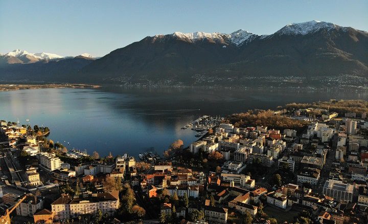 Blick auf Locarno und den Lago Maggiore – Ausgangspunkt der Kunstreise ins Tessin 2026.