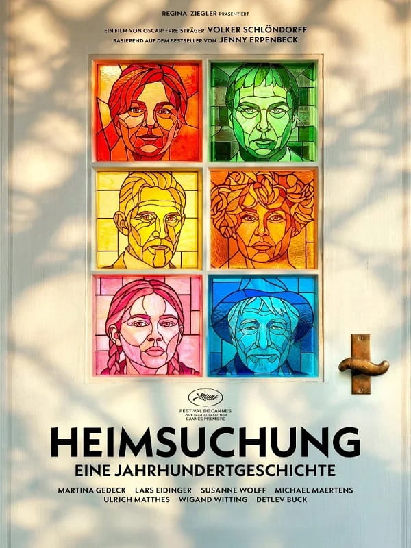 Filmplakat zu „Heimsuchung – Eine Jahrhundertgeschichte“: Eine weiße Tür mit sechs farbigen, wie Glasfenster gestalteten Porträts in Rot, Grün, Gelb, Orange, Rosa und Blau.